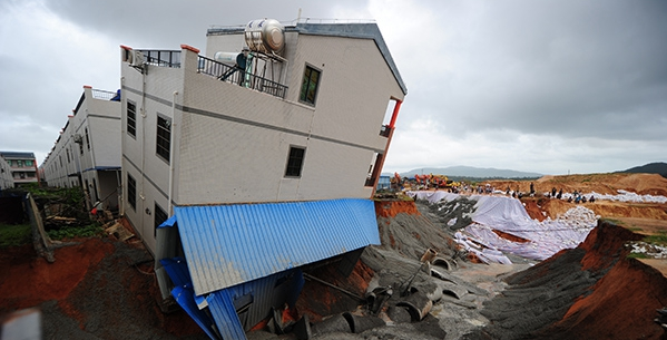 混凝土、民房傾斜