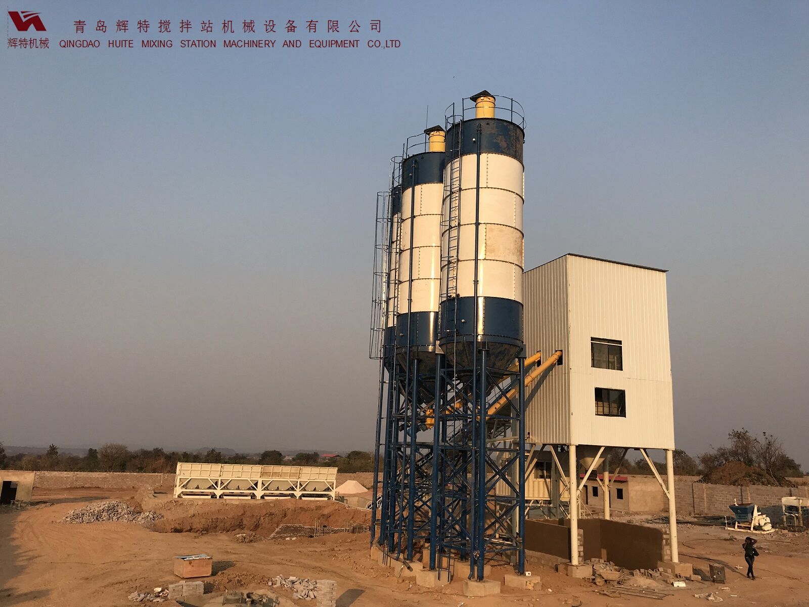 輝特混凝土攪拌站HZS120采用國內(nèi)外知名品牌，大大降低了設(shè)備故障率