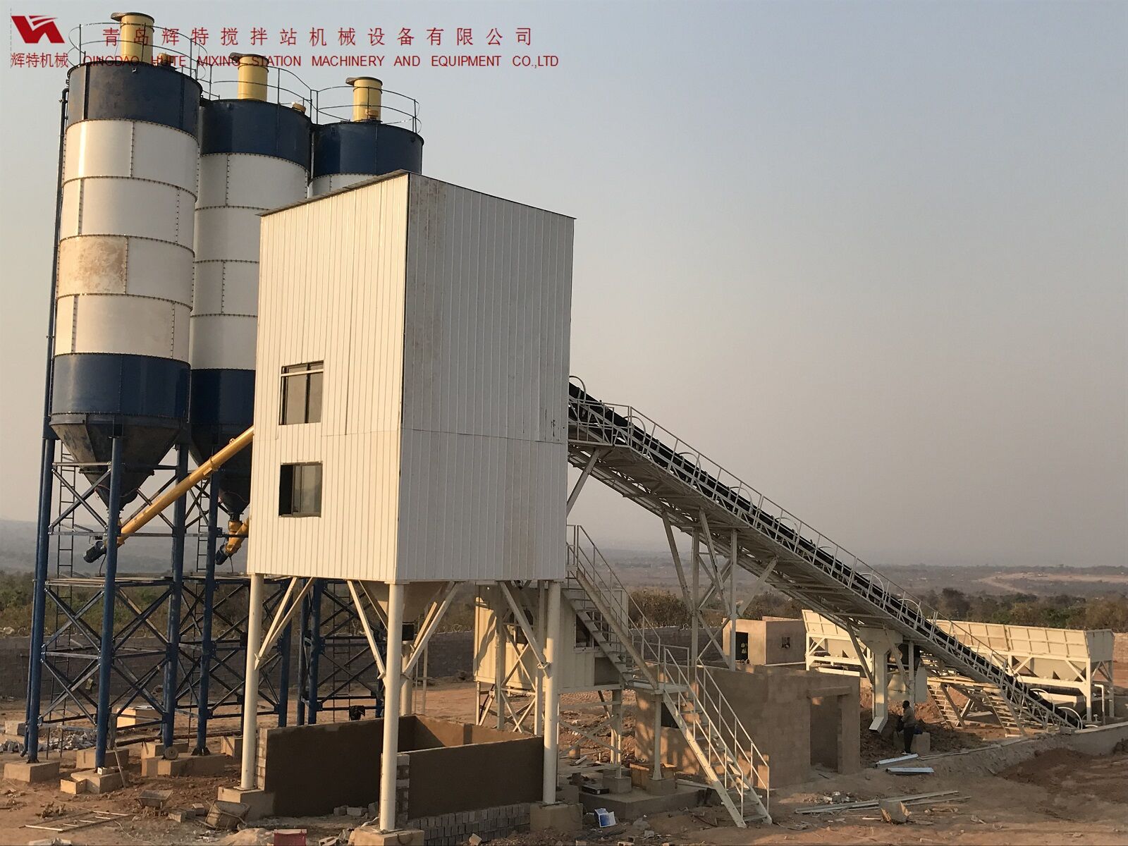 輝特混凝土攪拌站HZS120采用國內(nèi)外知名品牌，大大降低了設(shè)備故障率