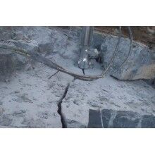 大型無聲靜態(tài)液壓劈裂機設備