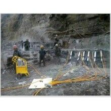 露天分解大塊石頭用機載分裂機設備