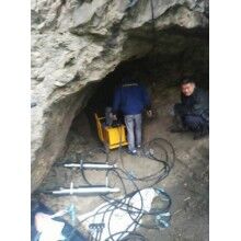 河源市無聲快速拆除石頭用液壓分石機設備