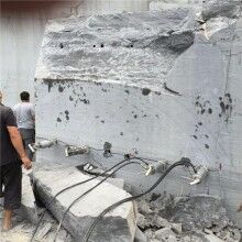 江陰市拆除石頭用無聲液壓分裂機設備