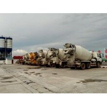 租賃混凝土灌車，攪拌運(yùn)輸車