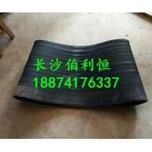 專業(yè)供應(yīng)攪拌機(jī)配件，中聯(lián)攪拌機(jī)配件，中聯(lián)HZS120P型下料斗膠桶